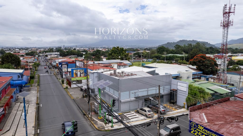 Se Alquila Edificio Comercial en el Centro de Desamparados 300m2 CON 10 Estacionamientos nja1266