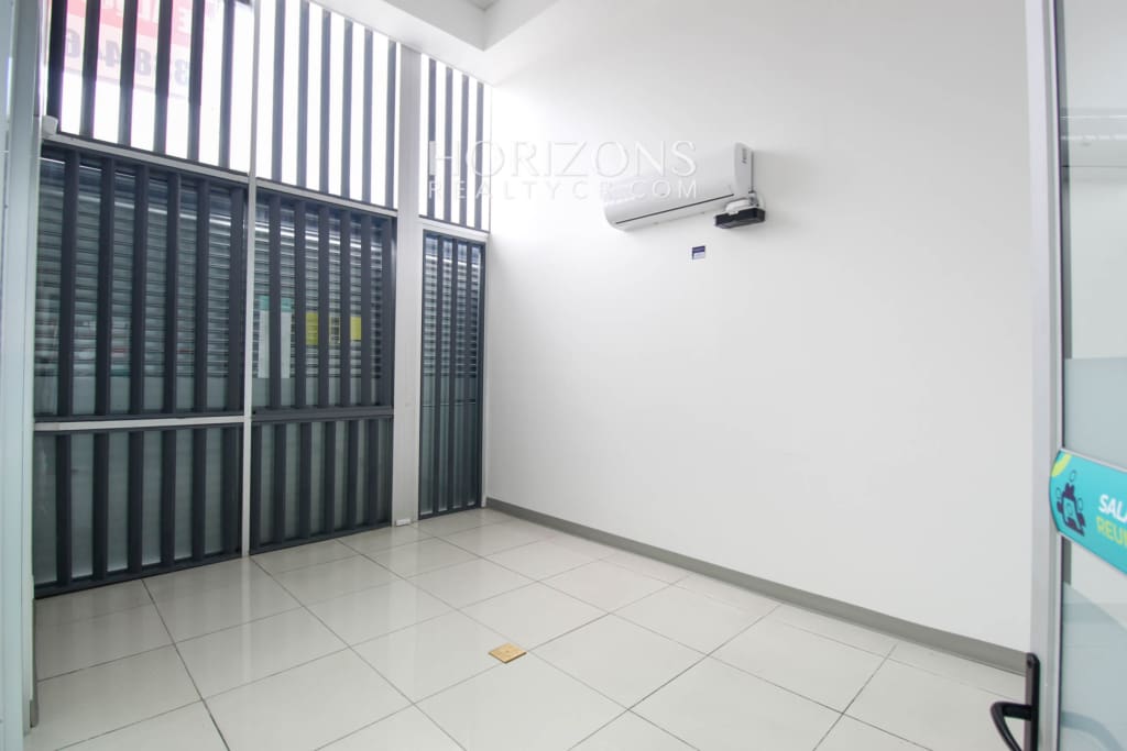 Se Alquila Edificio Comercial en el Centro de Desamparados 300m2 CON 10 Estacionamientos nja1266