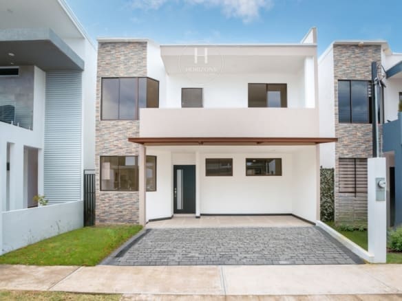 ¡Venta! Estrene Casa Con Patio En Condominio Distrito San Juan / Habitación En Primer Nivel Nja1255