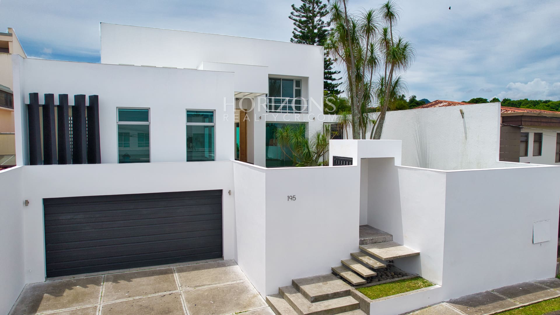 Venta de Casa Contemporánea en Residencial Altamonte Amplia Jardin Con Zona Verde.  nja1242
