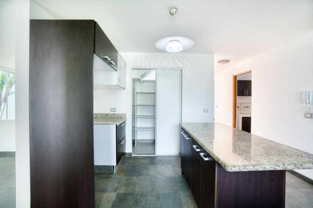 Venta de Casa Contemporánea en Residencial Altamonte Amplia Jardin Con Zona Verde.  nja1242