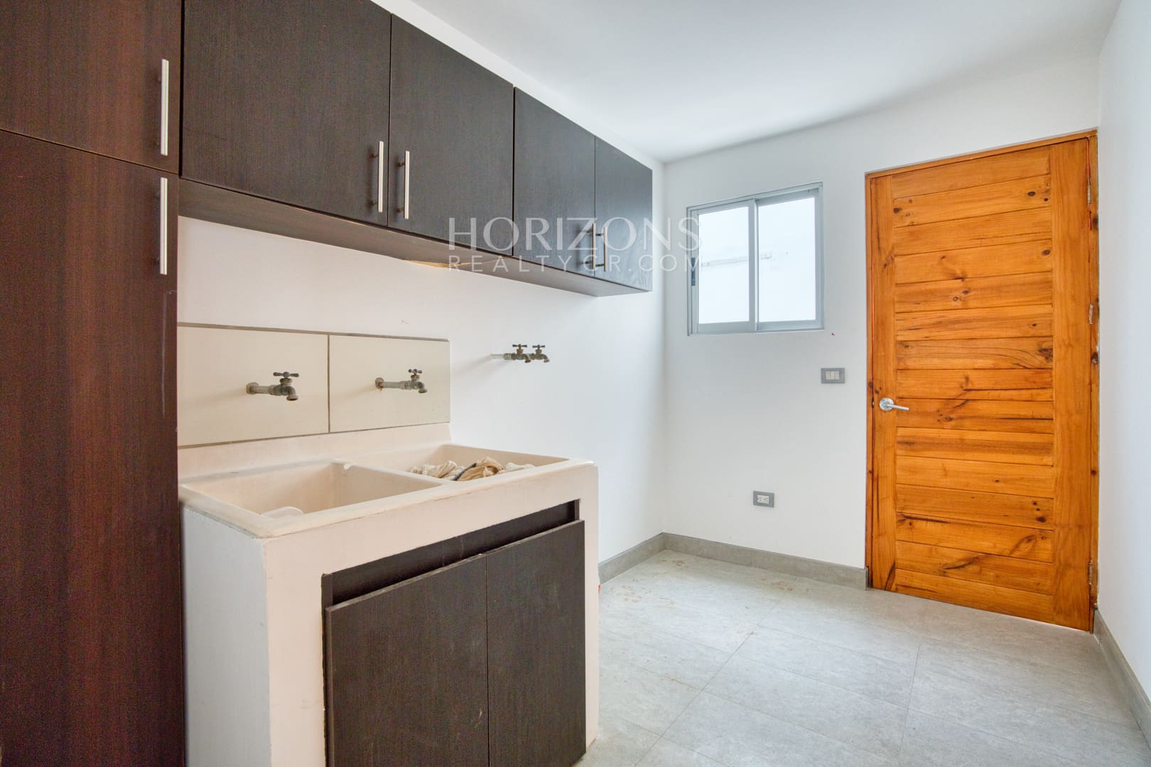 Venta de Casa Contemporánea en Residencial Altamonte Amplia Jardin Con Zona Verde.  nja1242