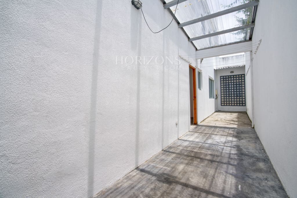 Venta de Casa Contemporánea en Residencial Altamonte Amplia Jardin Con Zona Verde.  nja1242
