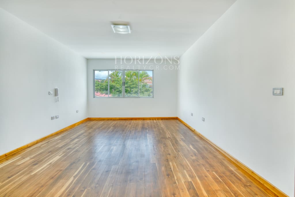 Venta de Casa Contemporánea en Residencial Altamonte Amplia Jardin Con Zona Verde.  nja1242