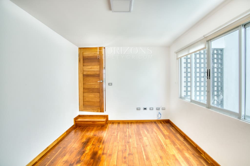 Venta de Casa Contemporánea en Residencial Altamonte Amplia Jardin Con Zona Verde.  nja1242