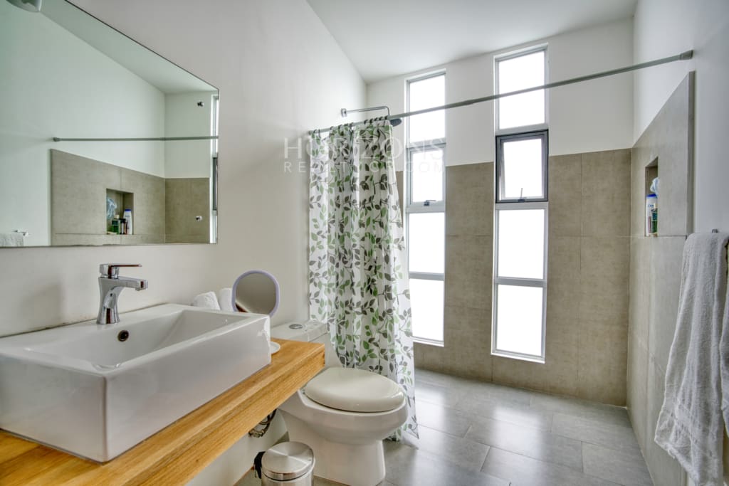 Venta de Casa Contemporánea en Condominio Rialto ubicado en Sabanilla 2 Habitaciones nja1253