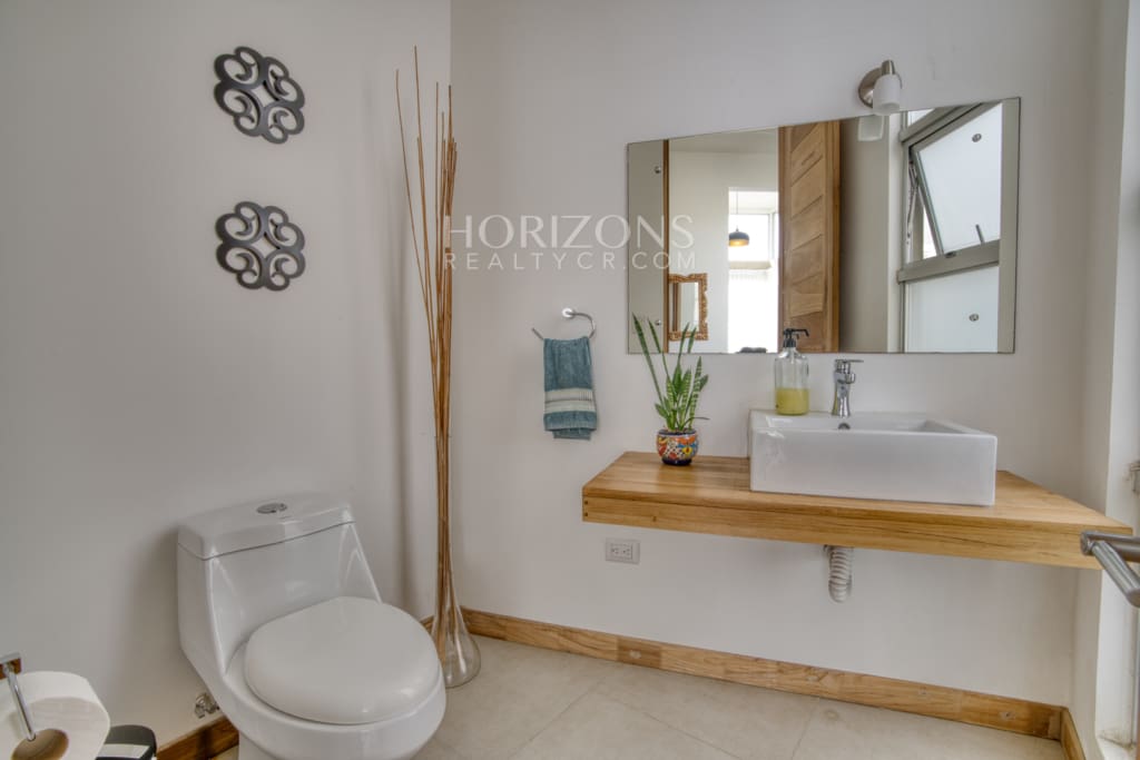 Venta de Casa Contemporánea en Condominio Rialto ubicado en Sabanilla 2 Habitaciones nja1253
