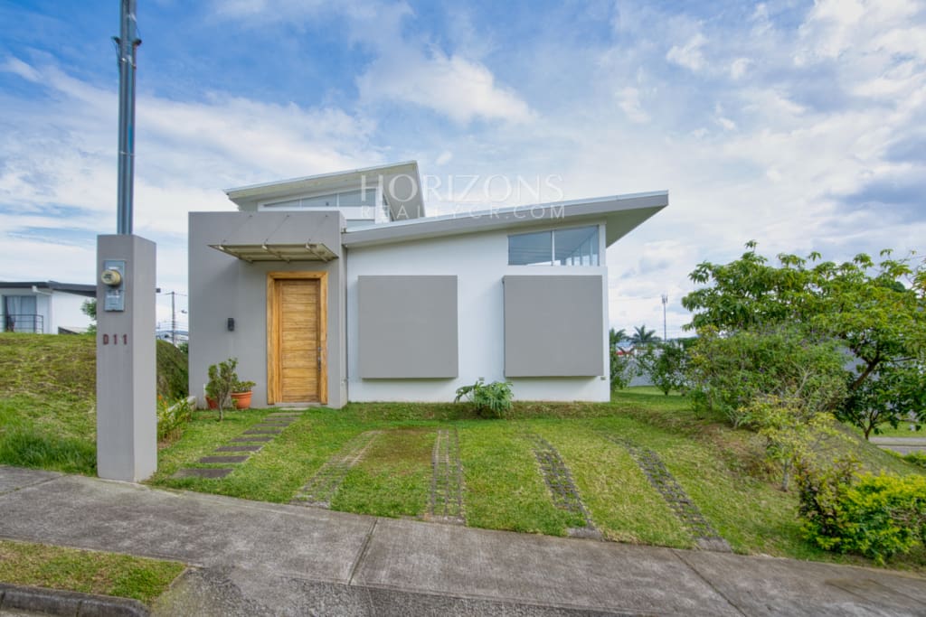 Venta de Casa Contemporánea en Condominio Rialto ubicado en Sabanilla 2 Habitaciones nja1253