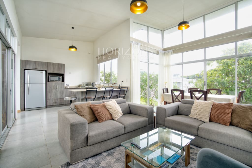 Venta de Casa Contemporánea en Condominio Rialto ubicado en Sabanilla 2 Habitaciones nja1253