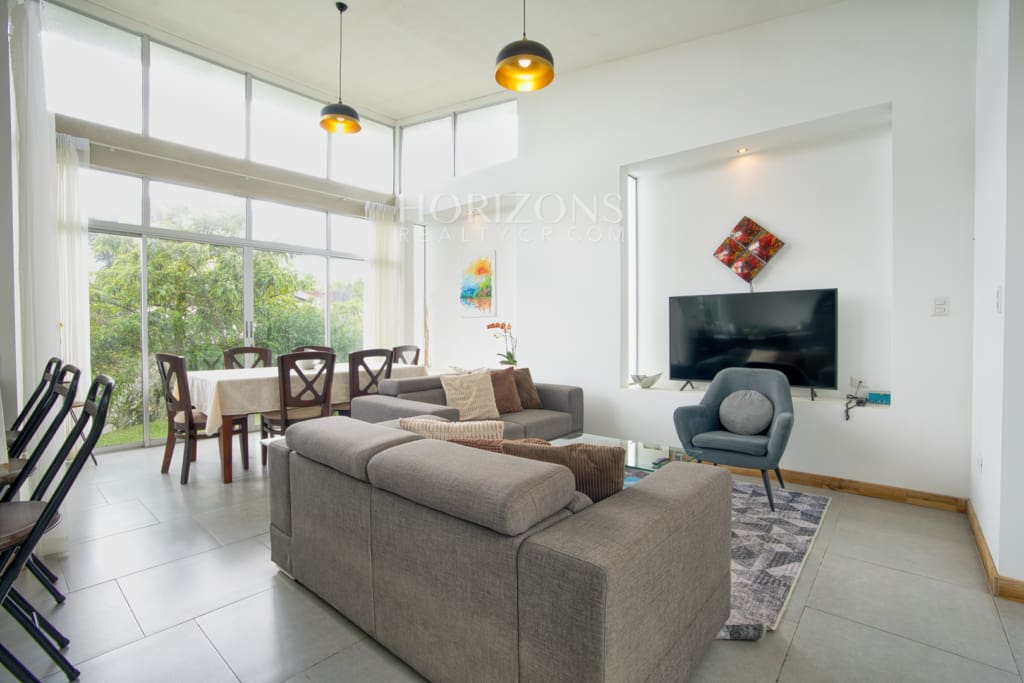Venta de Casa Contemporánea en Condominio Rialto ubicado en Sabanilla 2 Habitaciones nja1253