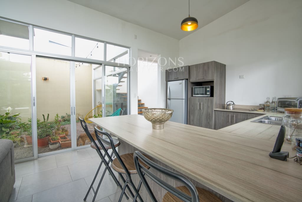 Venta de Casa Contemporánea en Condominio Rialto ubicado en Sabanilla 2 Habitaciones nja1253