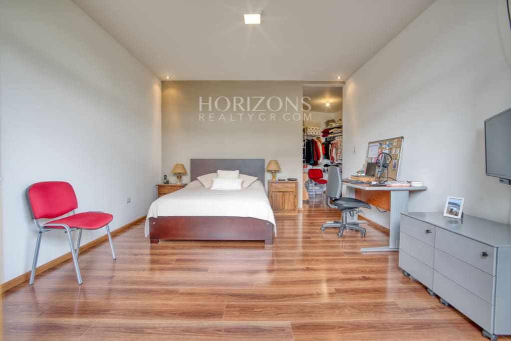 Venta de Casa Contemporánea en Condominio Rialto ubicado en Sabanilla 2 Habitaciones nja1253