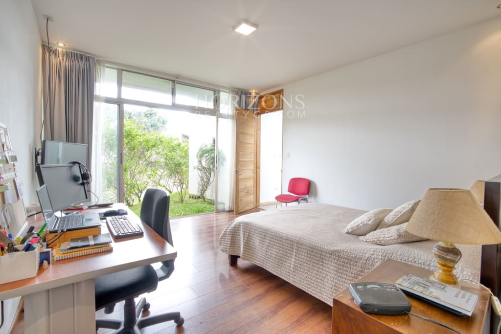 Venta de Casa Contemporánea en Condominio Rialto ubicado en Sabanilla 2 Habitaciones nja1253
