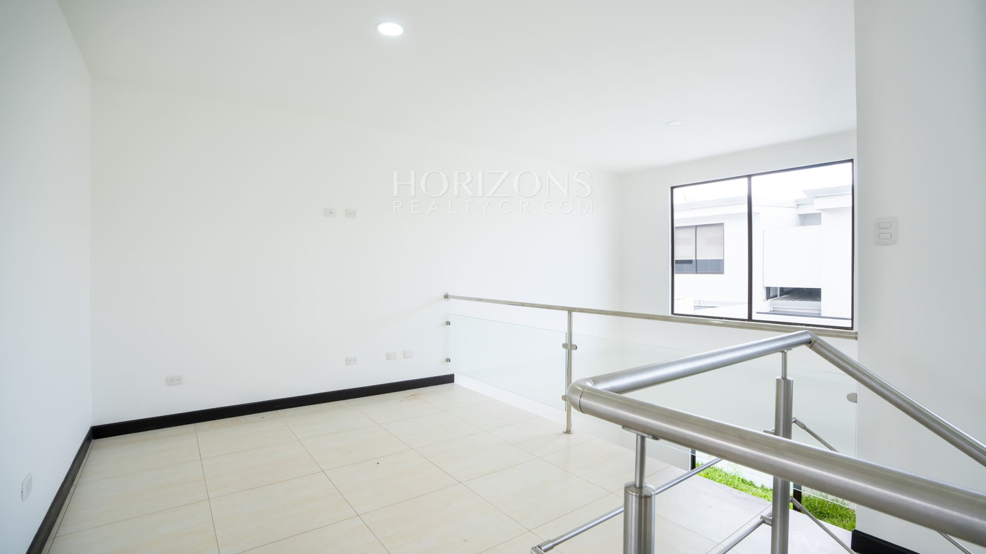 ¡Venta! Estrene Casa con Patio en Condominio Distrito San Juan / Habitación en Primer Nivel nja1255