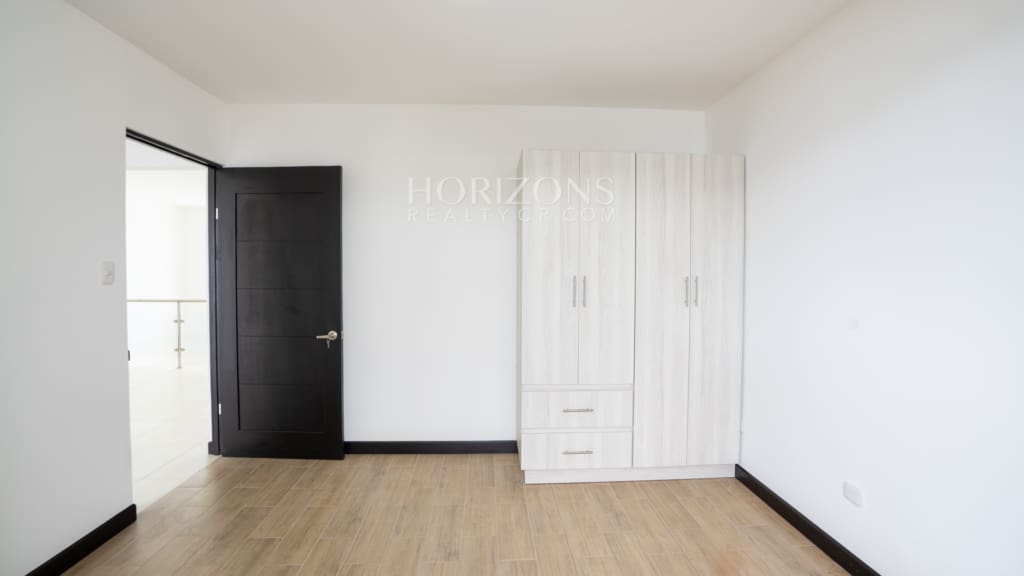 ¡Venta! Estrene Casa con Patio en Condominio Distrito San Juan / Habitación en Primer Nivel nja1255