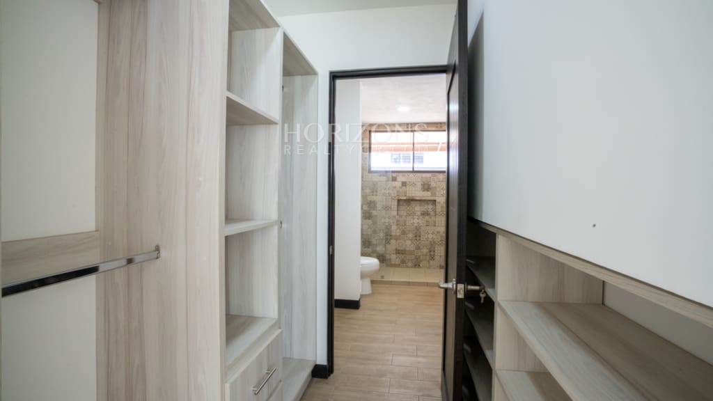 ¡Venta! Estrene Casa con Patio en Condominio Distrito San Juan / Habitación en Primer Nivel nja1255