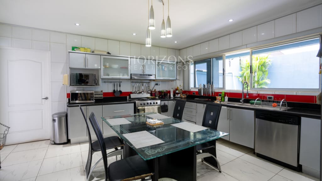 ¡Venta! Casa con Uso de Suelo Mixto en San Jose Barrio Naciones Unidas / 6 habitaciones + Patio nja1256