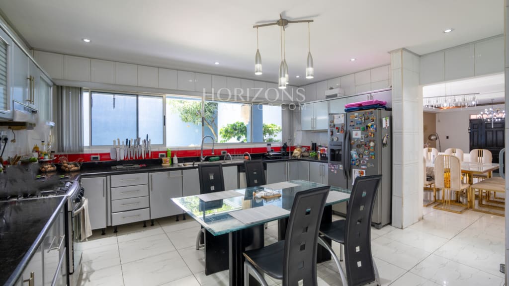¡Venta! Casa con Uso de Suelo Mixto en San Jose Barrio Naciones Unidas / 6 habitaciones + Patio nja1256