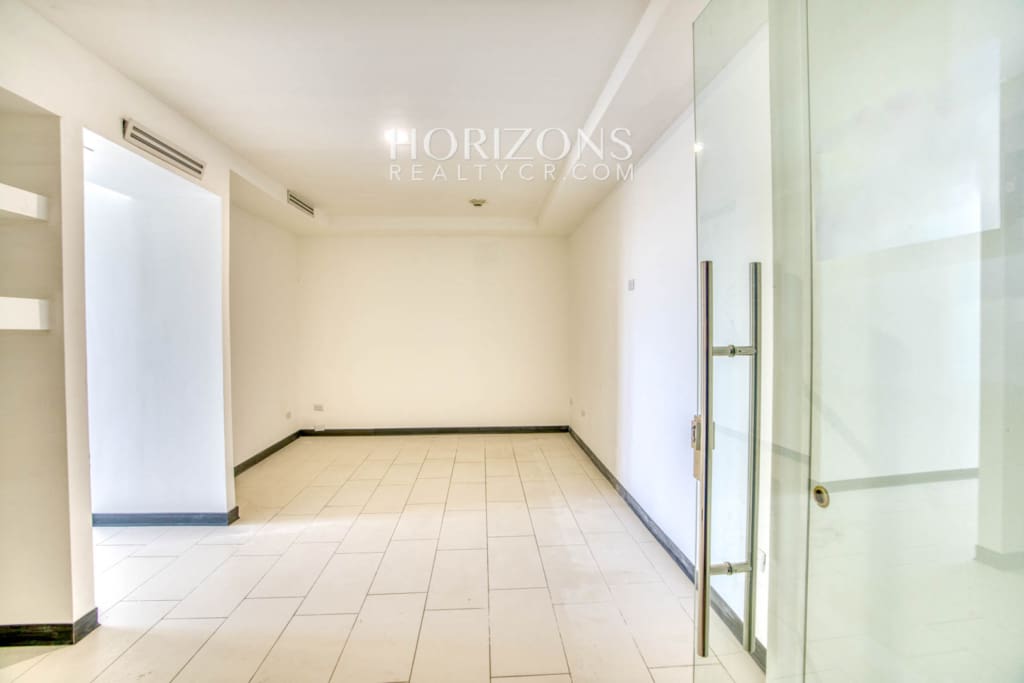 Se alquila Oficina en Latitud Dent en San Pedro 58m2 + Bodega nja1260