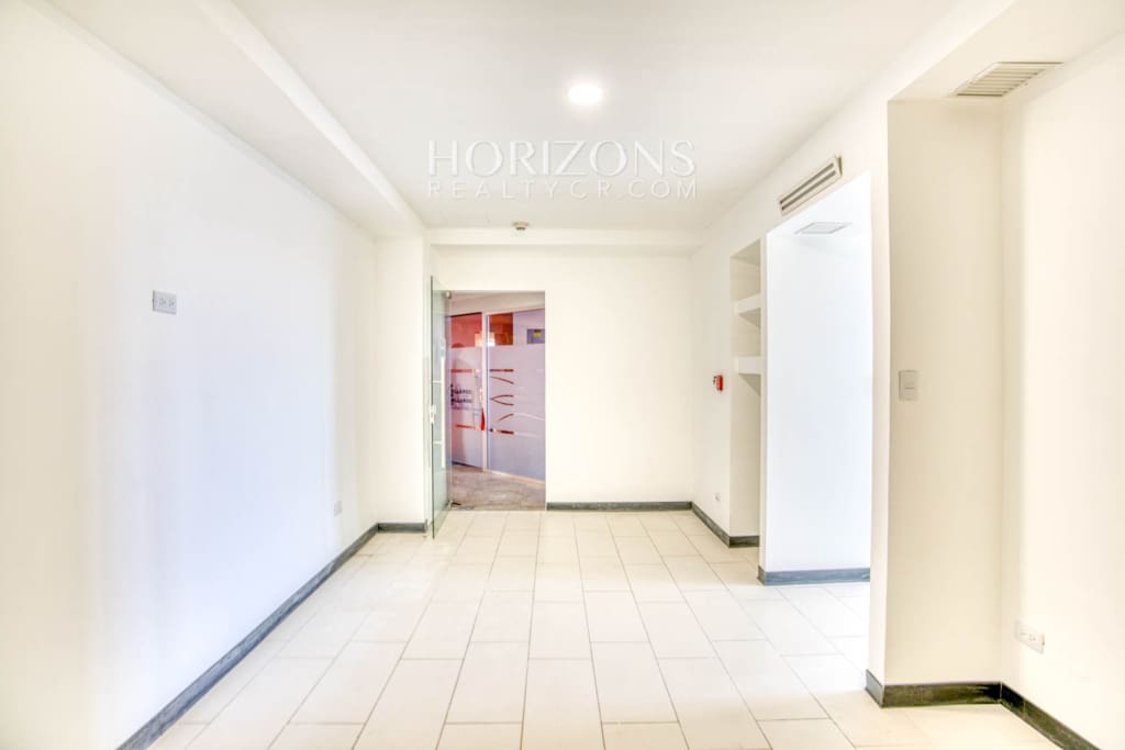 Se alquila Oficina en Latitud Dent en San Pedro 58m2 + Bodega nja1260