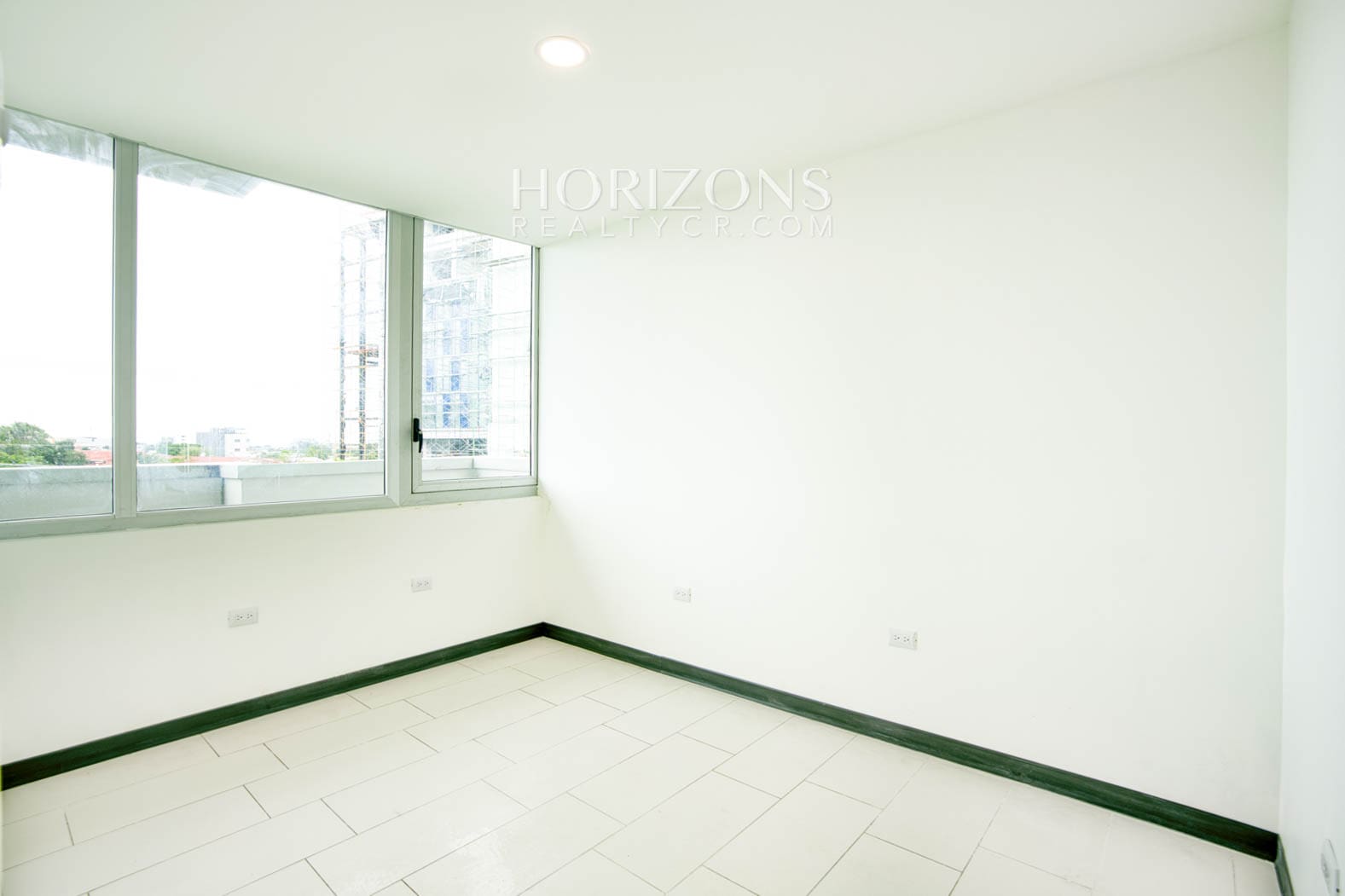 Se alquila Oficina en Latitud Dent en San Pedro 58m2 + Bodega nja1260