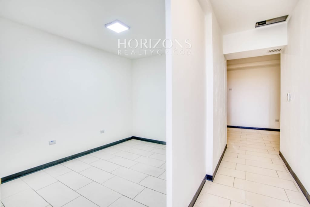 Se alquila Oficina en Latitud Dent en San Pedro 58m2 + Bodega nja1260