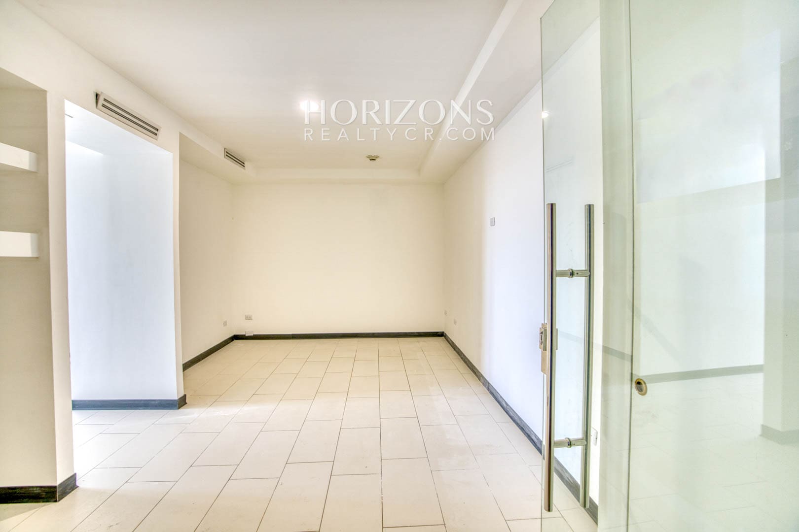 Se alquila Oficina en Latitud Dent en San Pedro 58m2 + Bodega nja1260