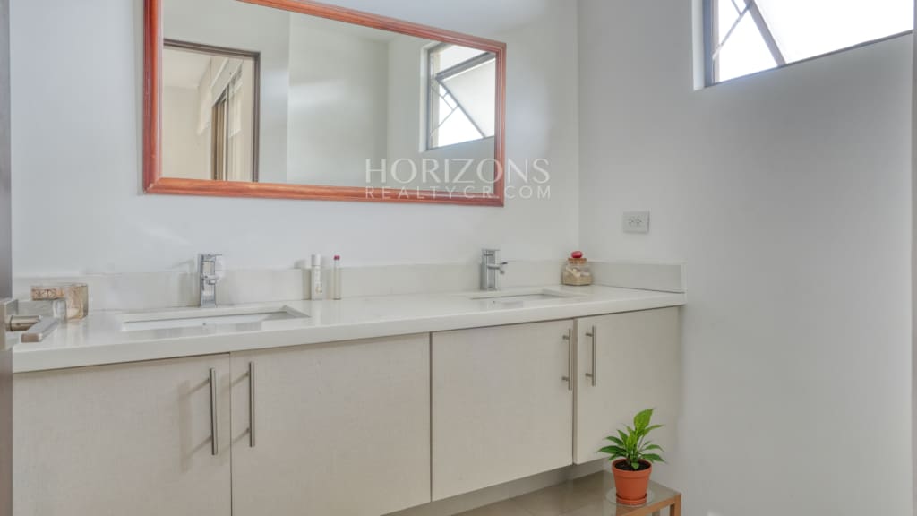 Casa en Venta Condominio la Estefana Sabanilla con Exclusivas Amenidades nja1260