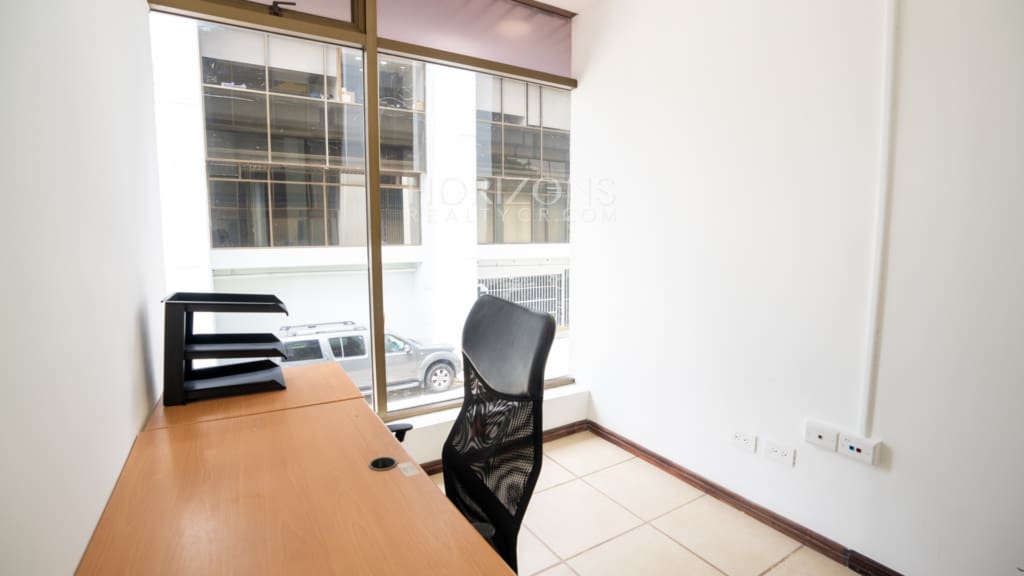Alquiler Oficina Ubicada San Pedro en Ofiplaza del Este 110m2 nja1262