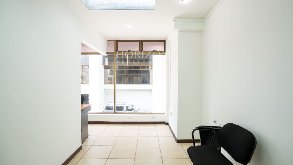 Alquiler Oficina Ubicada San Pedro en Ofiplaza del Este 110m2 nja1262