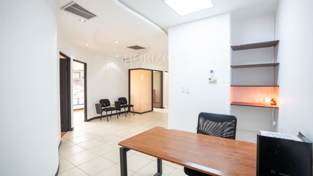 Alquiler Oficina Ubicada San Pedro en Ofiplaza del Este 110m2 nja1262