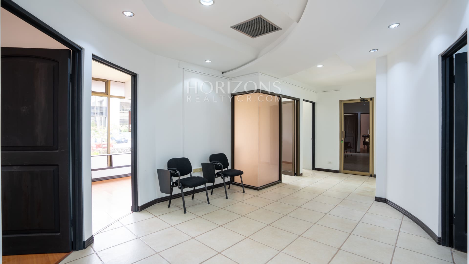 Alquiler Oficina Ubicada San Pedro en Ofiplaza del Este 110m2 nja1262