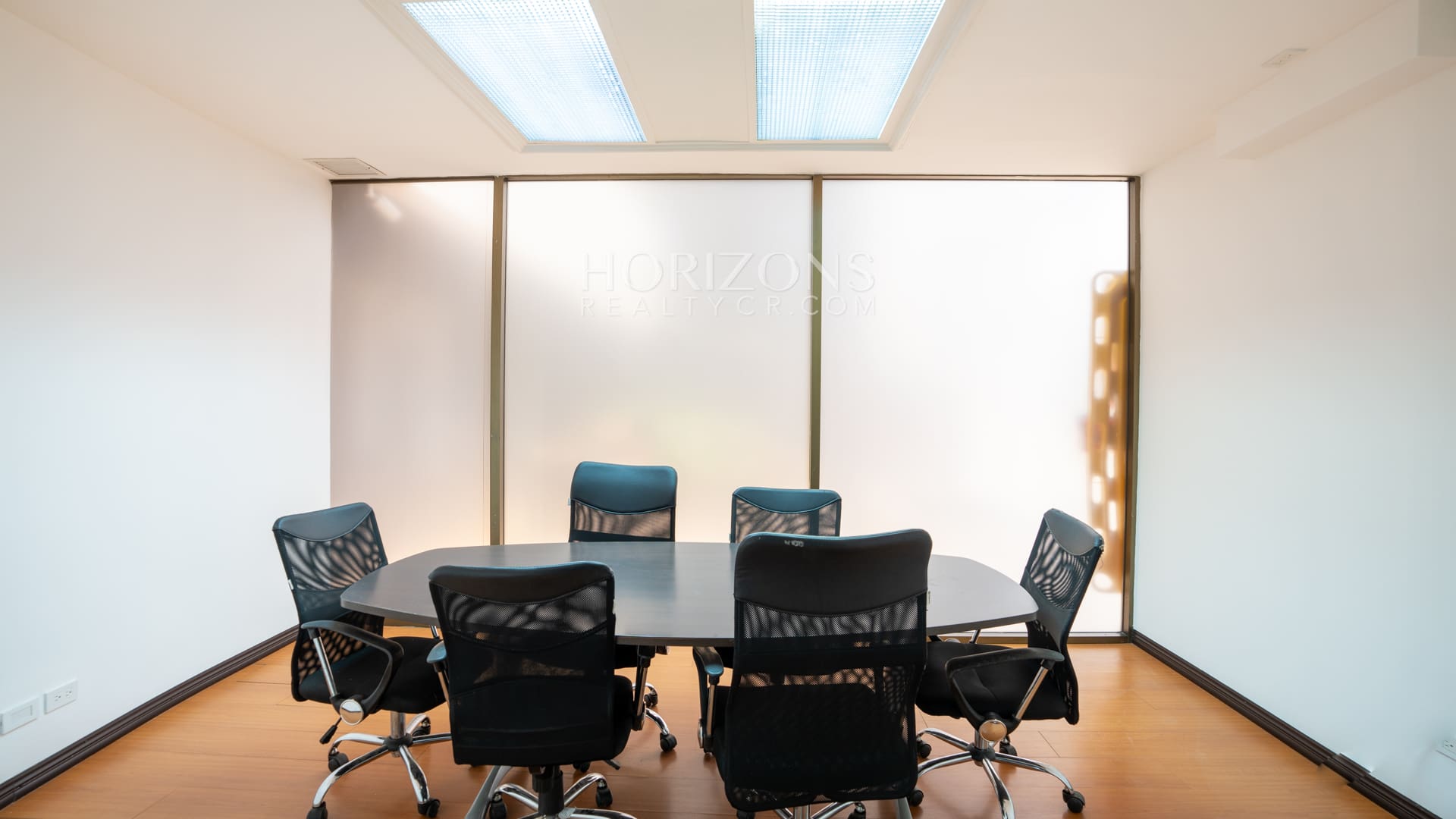 Alquiler Oficina Ubicada San Pedro en Ofiplaza del Este 110m2 nja1262