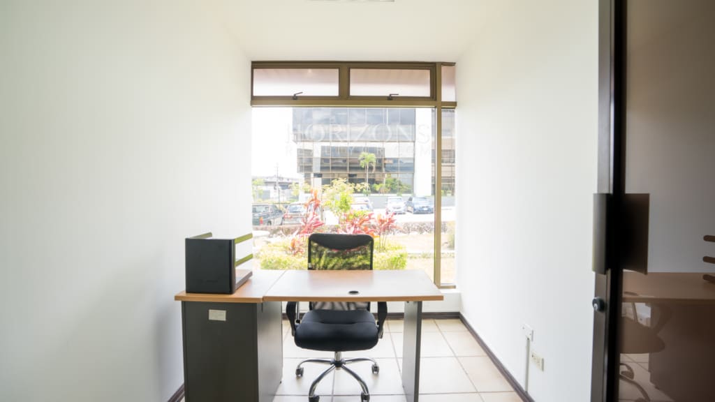 Alquiler Oficina Ubicada San Pedro en Ofiplaza del Este 110m2 nja1262