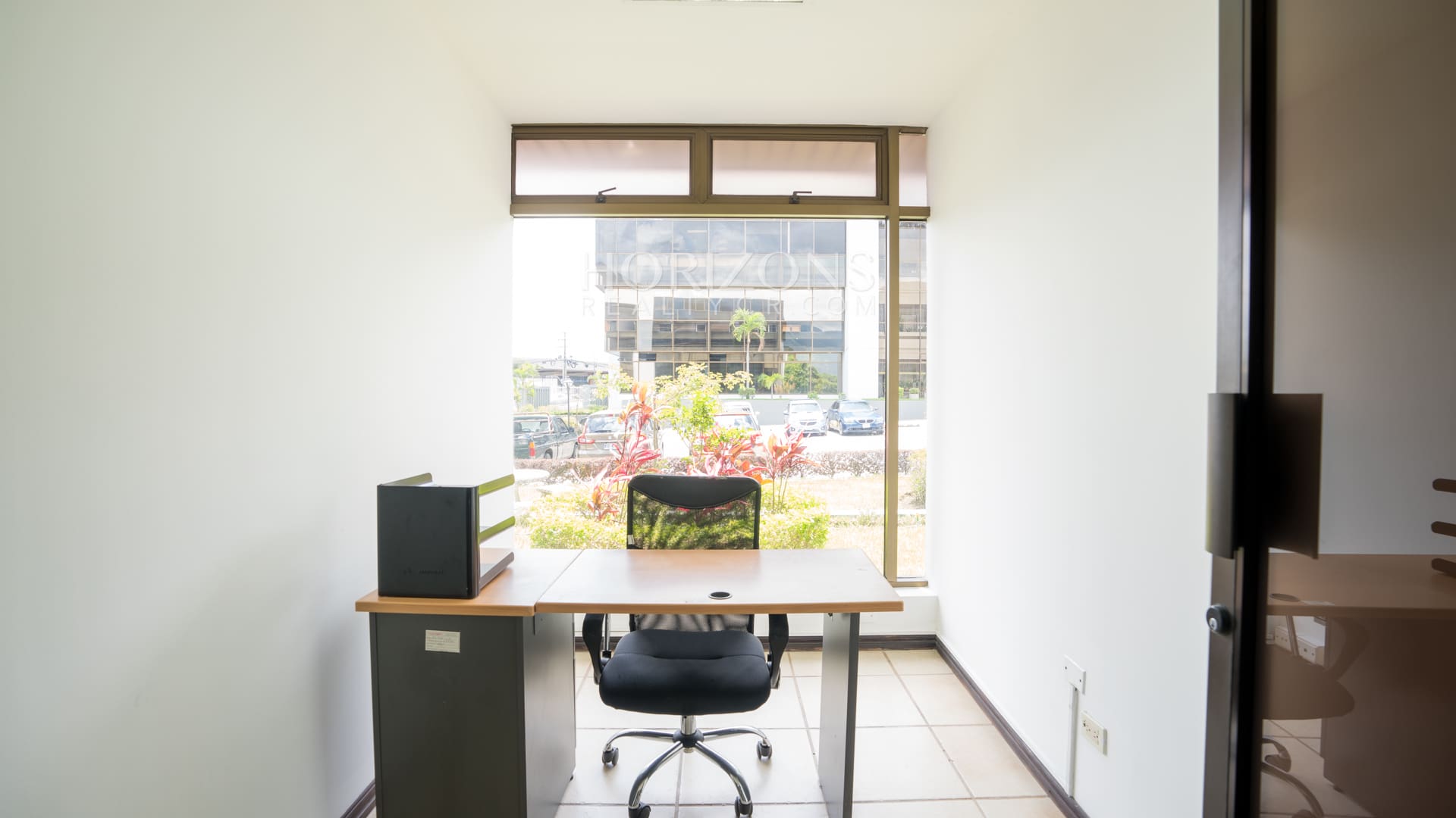 Alquiler Oficina Ubicada San Pedro en Ofiplaza del Este 110m2 nja1262