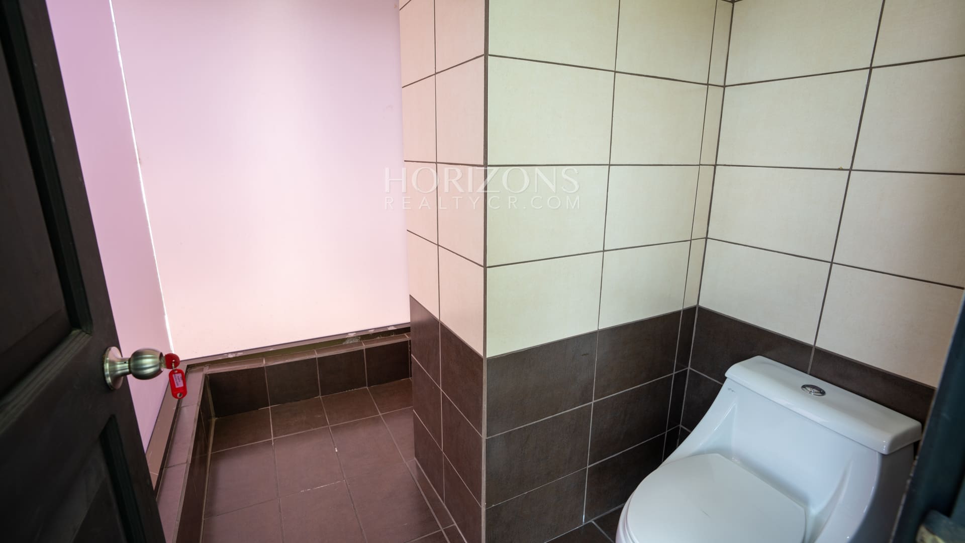 Alquiler Oficina Ubicada San Pedro en Ofiplaza del Este 110m2 nja1262