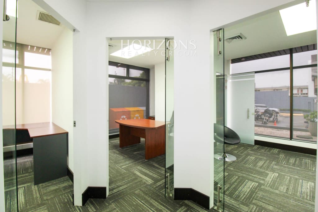 Se Alquila Oficina en San Pedro Ofiplaza del Este 154m²