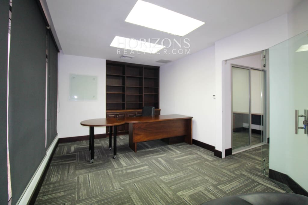 Se Alquila Oficina en San Pedro Ofiplaza del Este 154m²