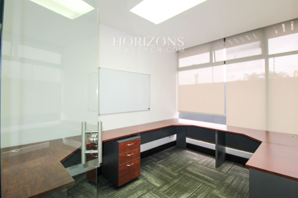 Se Alquila Oficina en San Pedro Ofiplaza del Este 154m²