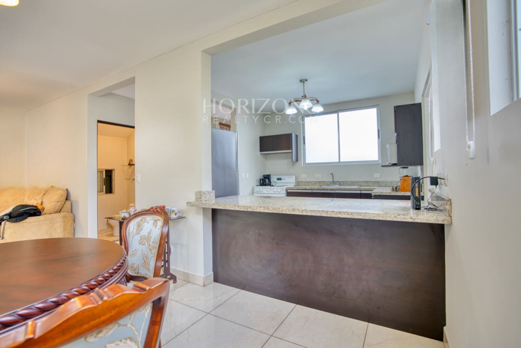 En Venta Moderna Casa en Condominio Mirasol Sabanilla a 1.4 KM de UCR Amplias Zonas Verdes nja1271