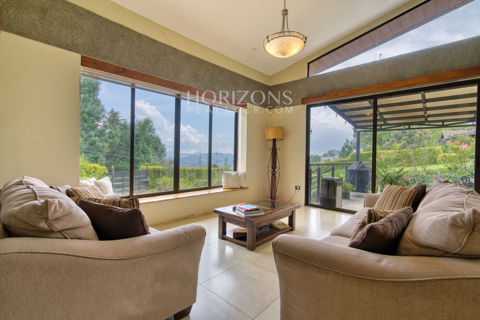 Se Vende Moderna Casa en Antolina Cartago Hermosas Vistas y Clima Fresco njc08