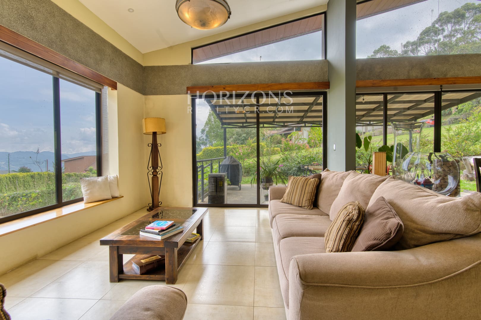 Se Vende Moderna Casa en Antolina Cartago Hermosas Vistas y Clima Fresco njc08