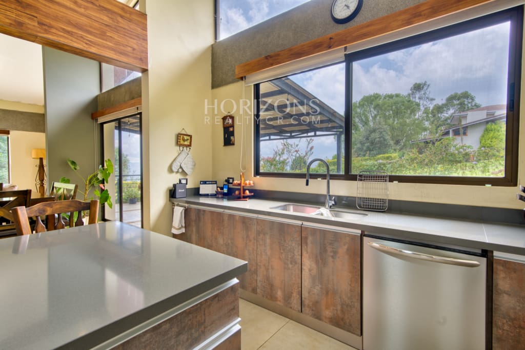 Se Vende Moderna Casa en Antolina Cartago Hermosas Vistas y Clima Fresco njc08