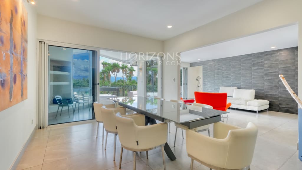 Moderna Casa en Venta Mata de Plátano a 12 Minutos de Rotonda Bandera 4 Habitaciones en Primer Nivel nja1274