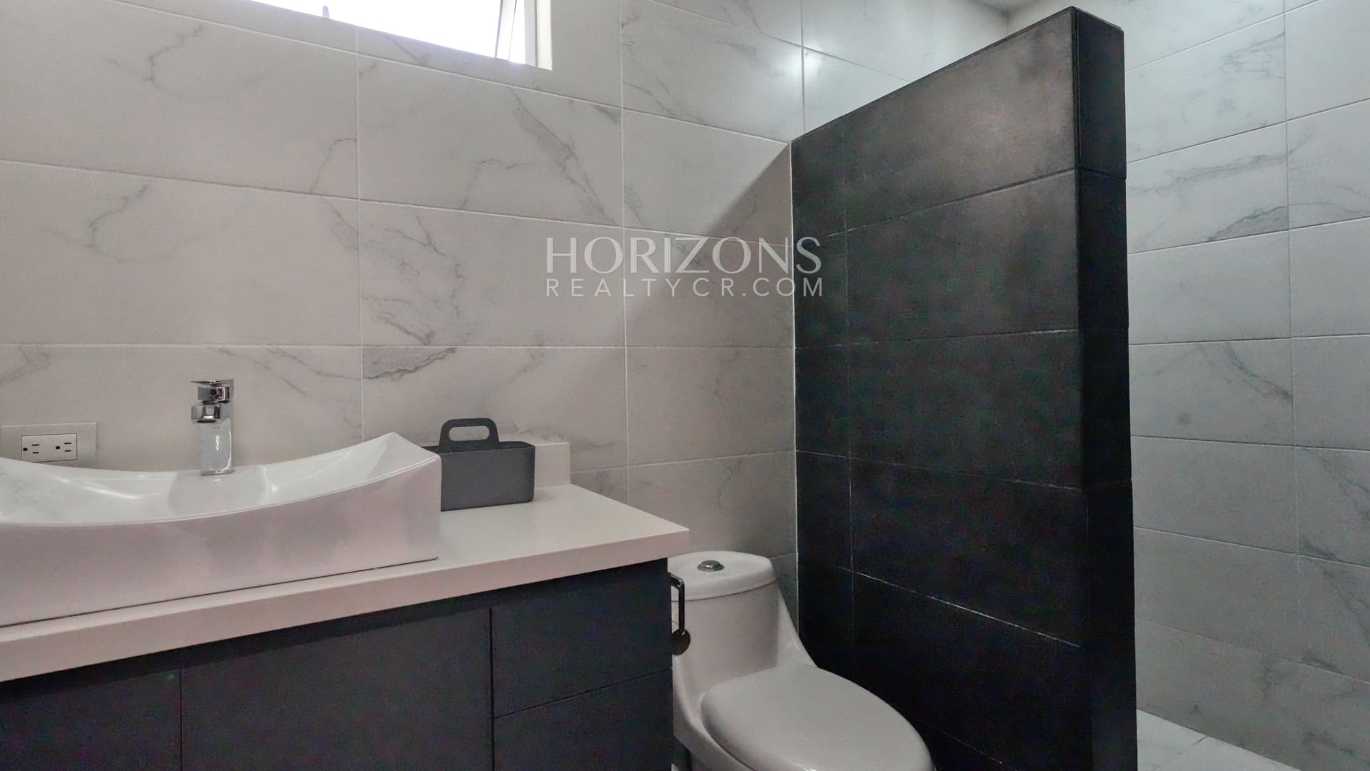 Moderna Casa en Venta Mata de Plátano a 12 Minutos de Rotonda Bandera 4 Habitaciones en Primer Nivel nja1274