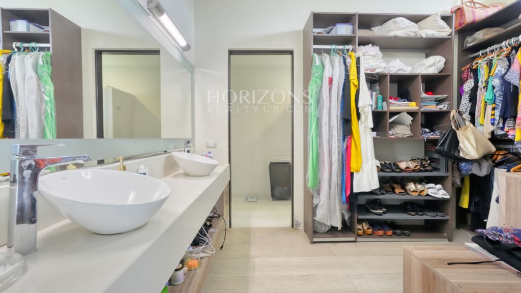 Moderna Casa en Venta Mata de Plátano a 12 Minutos de Rotonda Bandera 4 Habitaciones en Primer Nivel nja1274