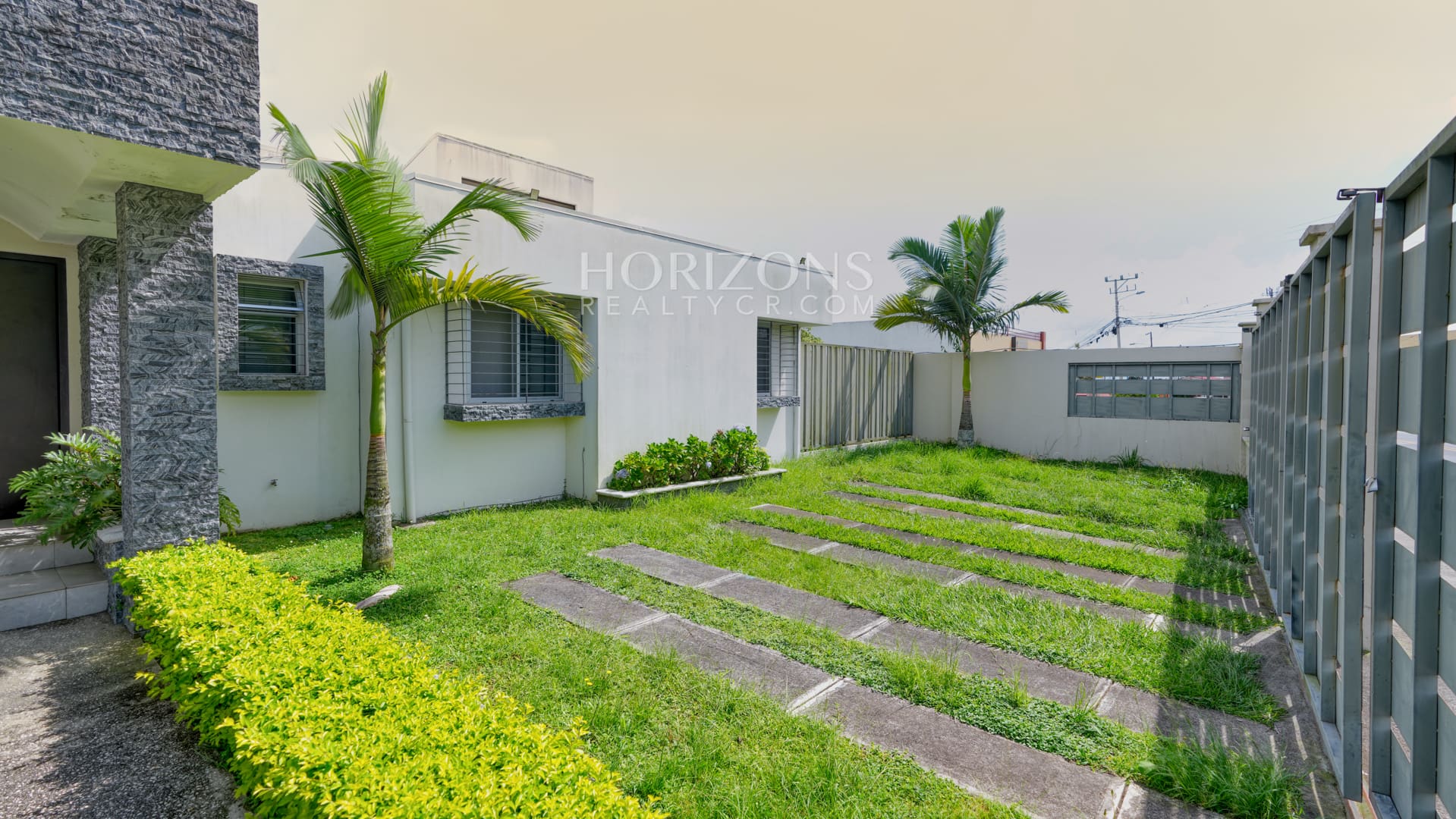 Moderna Casa en Venta Mata de Plátano a 12 Minutos de Rotonda Bandera 4 Habitaciones en Primer Nivel nja1274