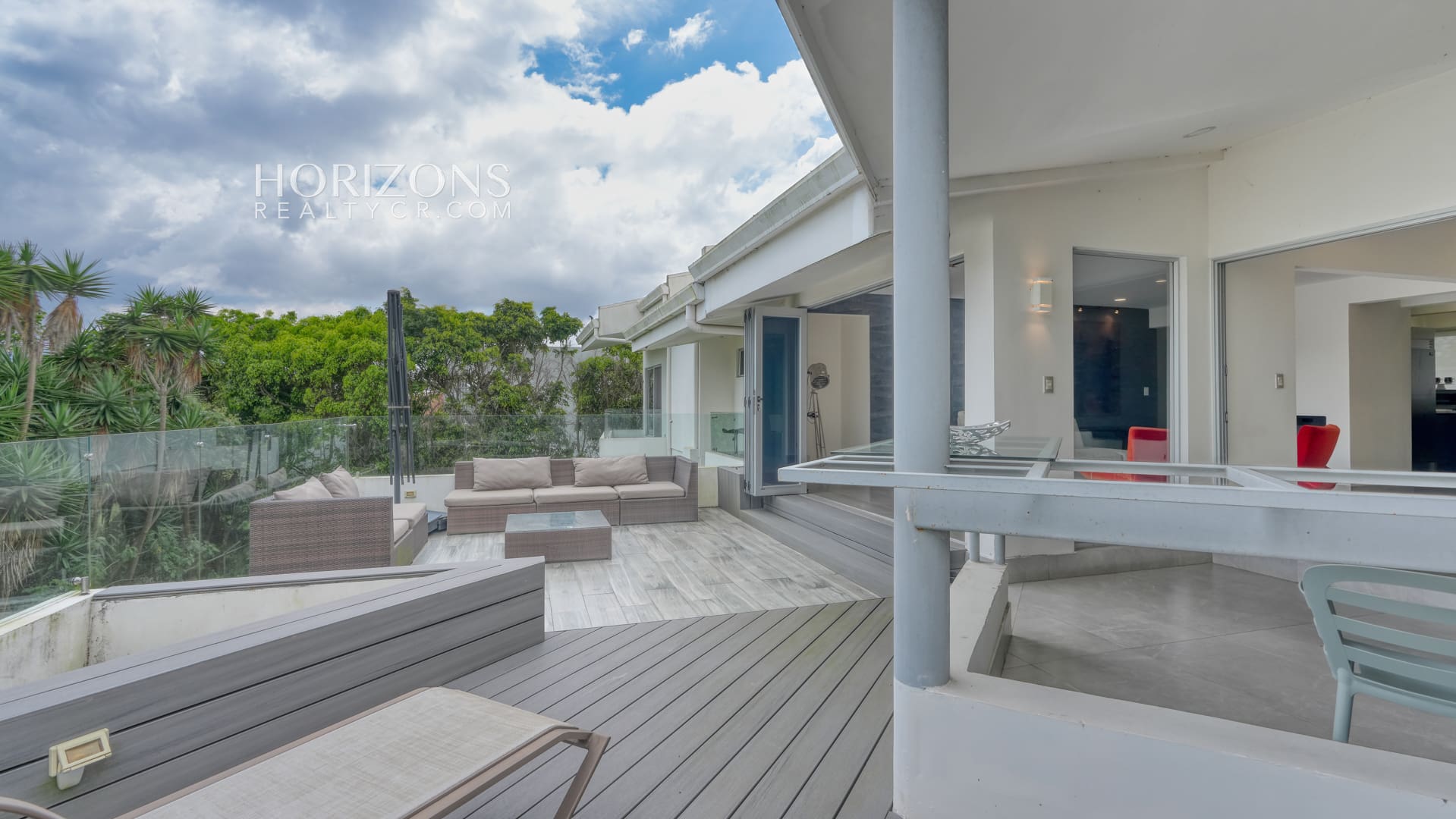 Moderna Casa en Venta Mata de Plátano a 12 Minutos de Rotonda Bandera 4 Habitaciones en Primer Nivel nja1274