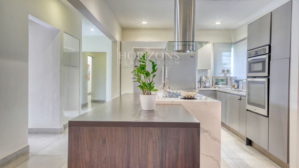 Moderna Casa en Venta Mata de Plátano a 12 Minutos de Rotonda Bandera 4 Habitaciones en Primer Nivel nja1274