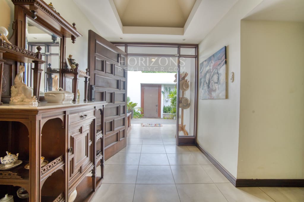 Casa de una planta en Pinares con 1200 m² y apartamento independiente en Venta nja1276